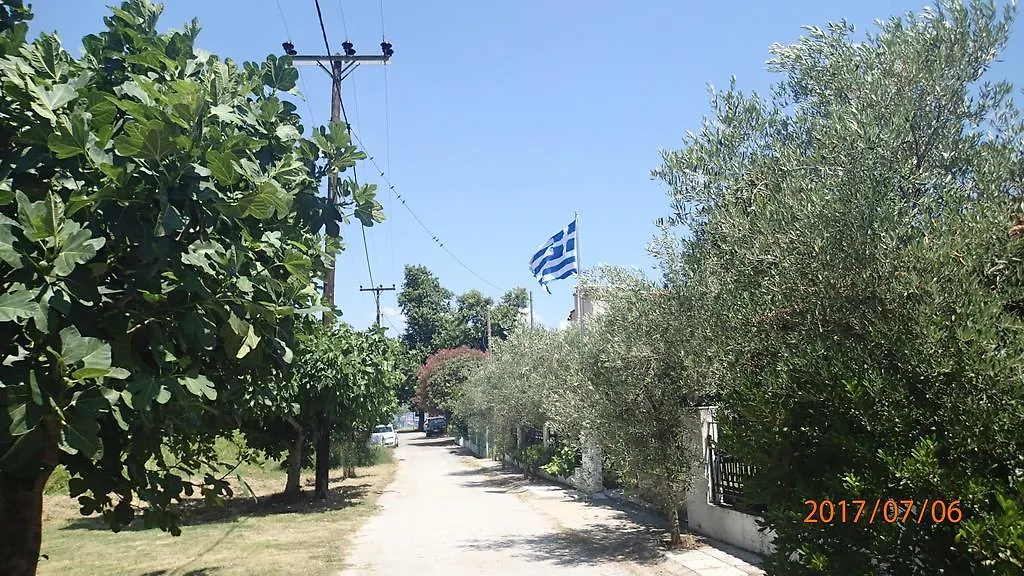 בית נופש סטאברוס Garden Bungalow Valentina